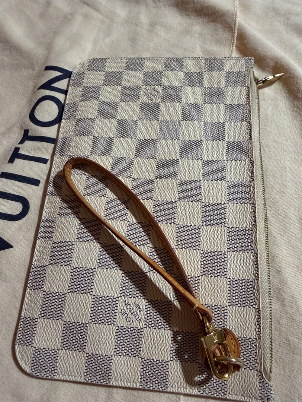 Louis Vuitton MM l - Picture 5 of 17